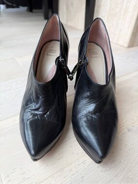 Herve Leger Black Pointed Toe Leather booties